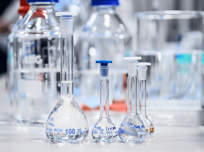 Dettaglio di laboratorio con analisi per prodotti farmaceutici